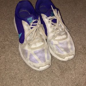Nike tennis shoes size 8